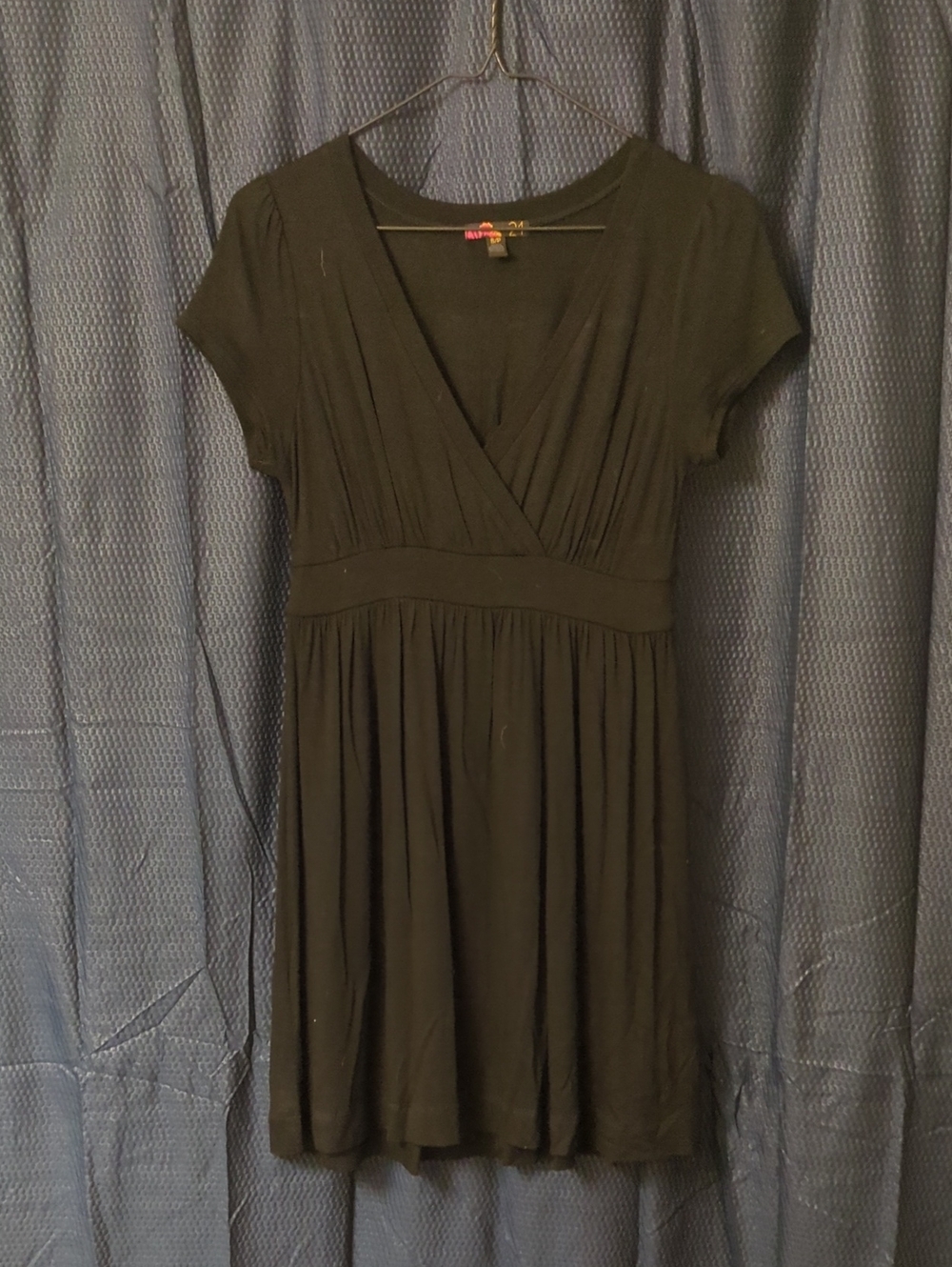 Forever 21 Black Short Sleeve V-Neck Empire Waist Mini Dress